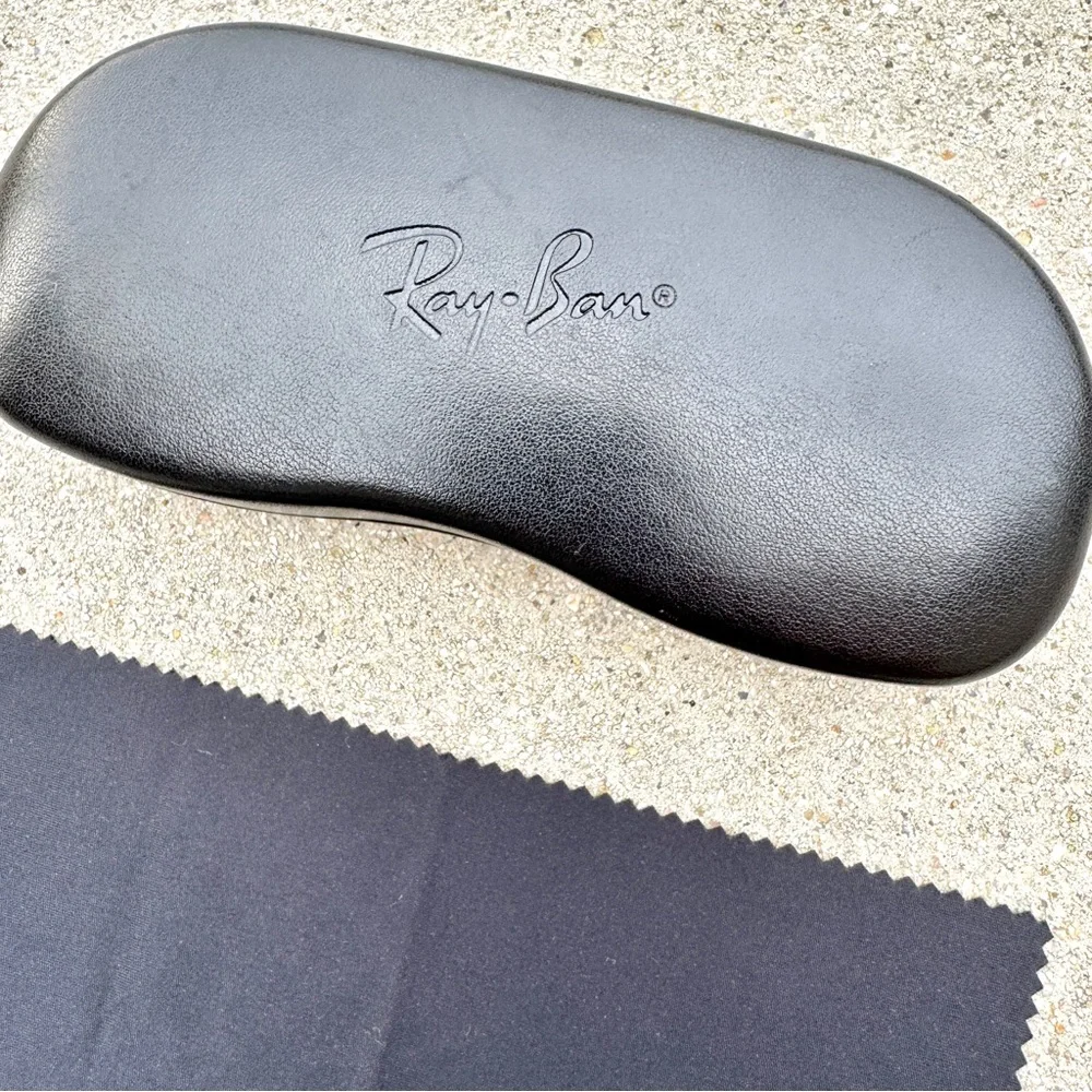 RAY BAN’S black Sunglasses case dust cleaner cloth reading glasses hard case eye